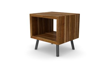 Nachttisch Viana aus europ&auml;ischem Nussbaum Massivholz